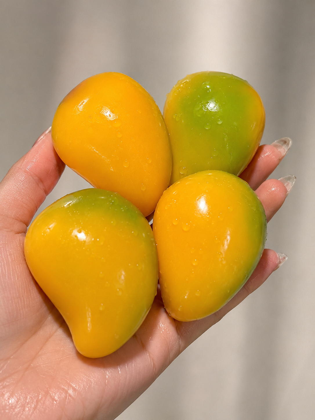 Touch Me Series - Temperature Color-Changing Fresh crunchy Mango Squishy