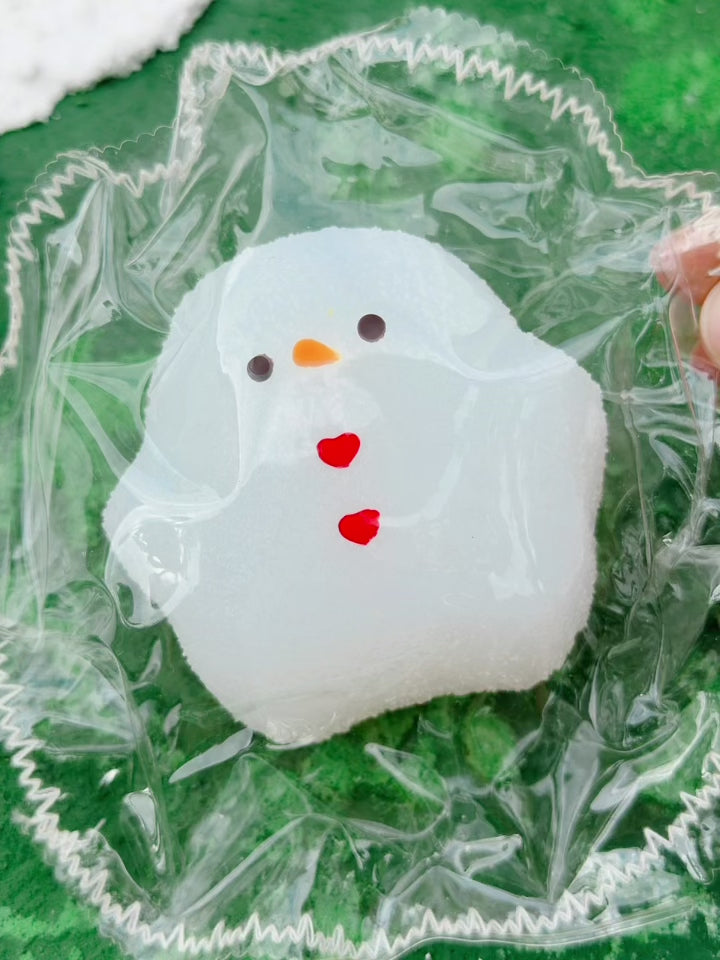 SHADUO SQUISHY Wonder Village Snowy Snowman Squishy squeeze demo - watch it squish and slowly rebound