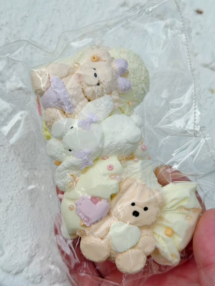 SHADUO SQUISHY Wonder Village Collector's Edition Cream Teddy Bow Squishy squeeze demo - watch it squish and slowly rebound