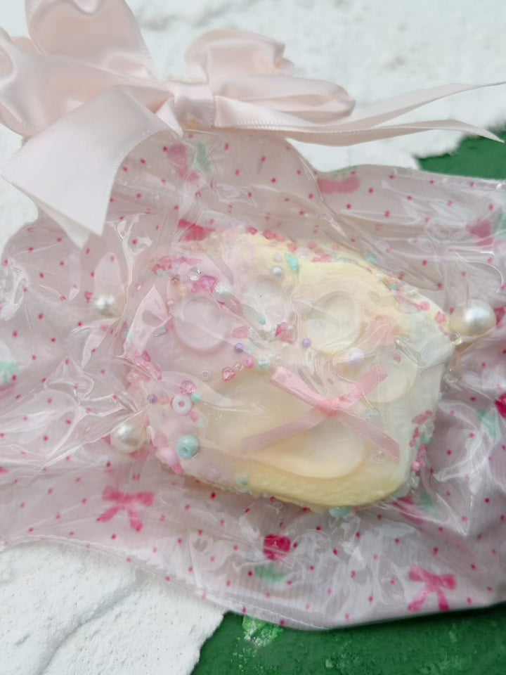 SHADUO SQUISHY Wonder Village Sakura Paw Squishy Bag squeeze demo - watch it squish and slowly rebound