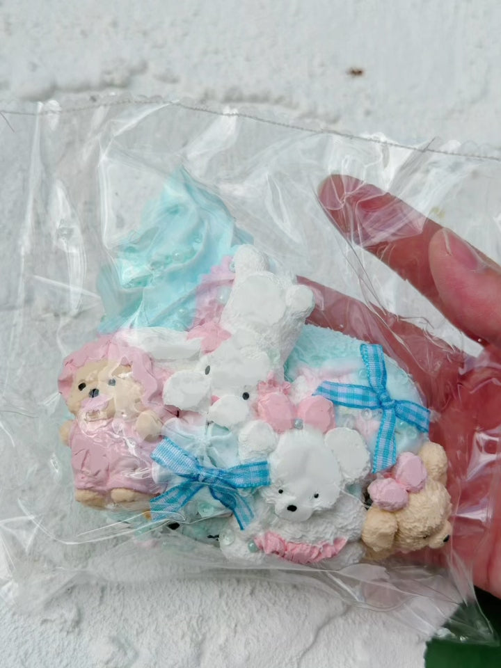 SHADUO SQUISHY Wonder Village Collector's Edition Bear Party Squishy Set squeeze demo - watch it squish and slowly rebound