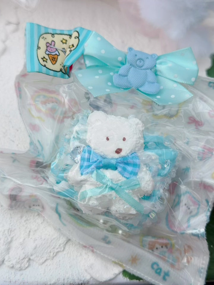 SHADUO SQUISHY Wonder Village Winter Blue Bear Squishy Bag squeeze demo - watch it squish and slowly rebound