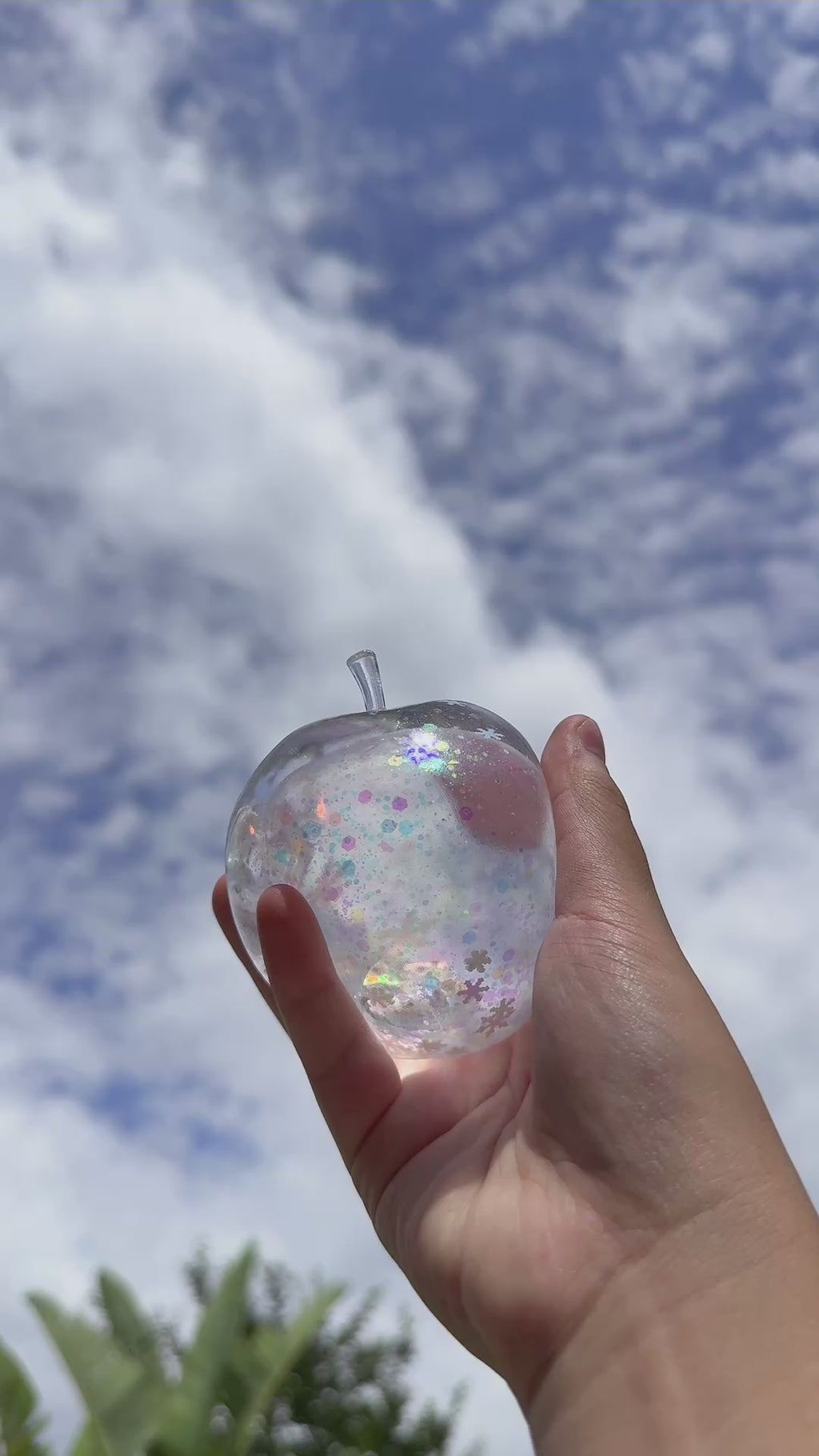 [Touch Me] Iridescent Snowflake Apple Squishy