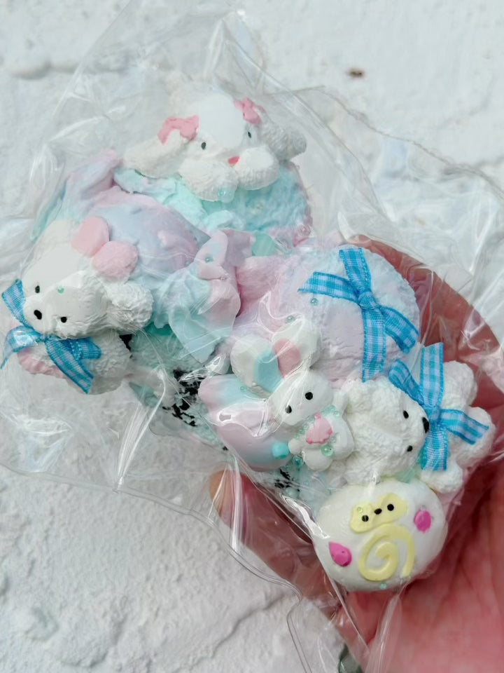 SHADUO SQUISHY Wonder Village Collector's Edition Bunny & Bear Squishy Set squeeze demo - watch it squish and slowly rebound