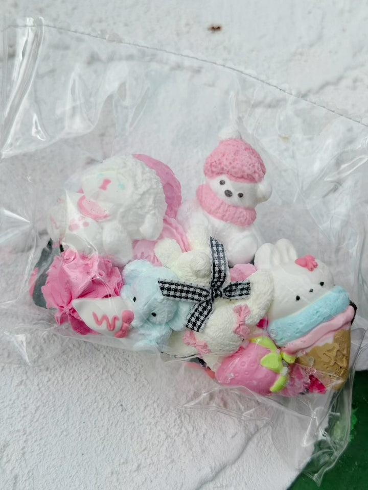 SHADUO SQUISHY Wonder Village Collector's Edition Winter Friends Squishy Set squeeze demo - watch it squish and slowly rebound
