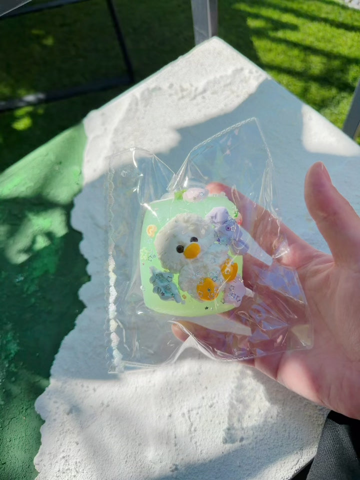 Squeezing the Wonder Village mint chick squishy