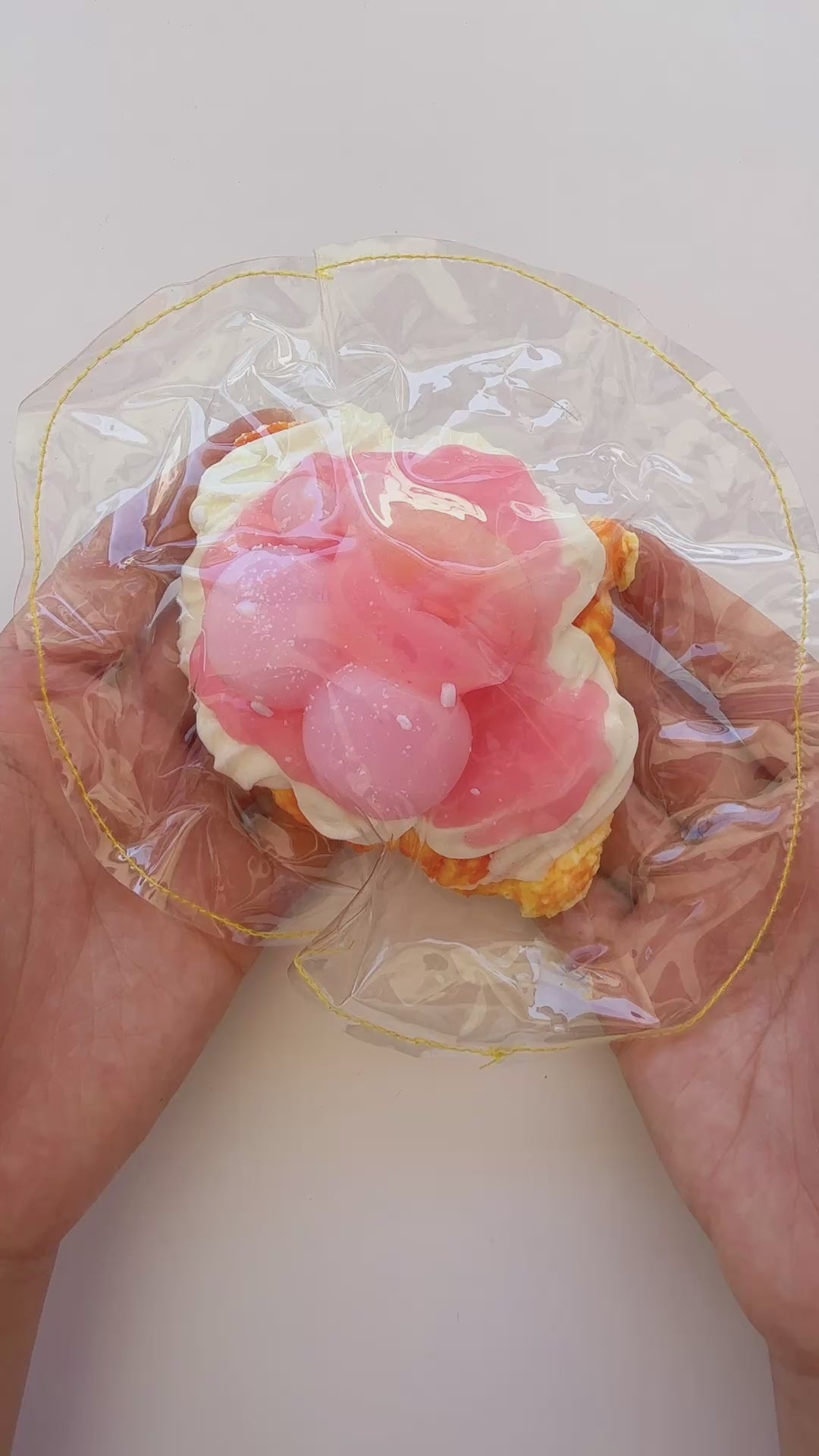 [Candy Dream] Pink Berry Cream Croissant Squishy