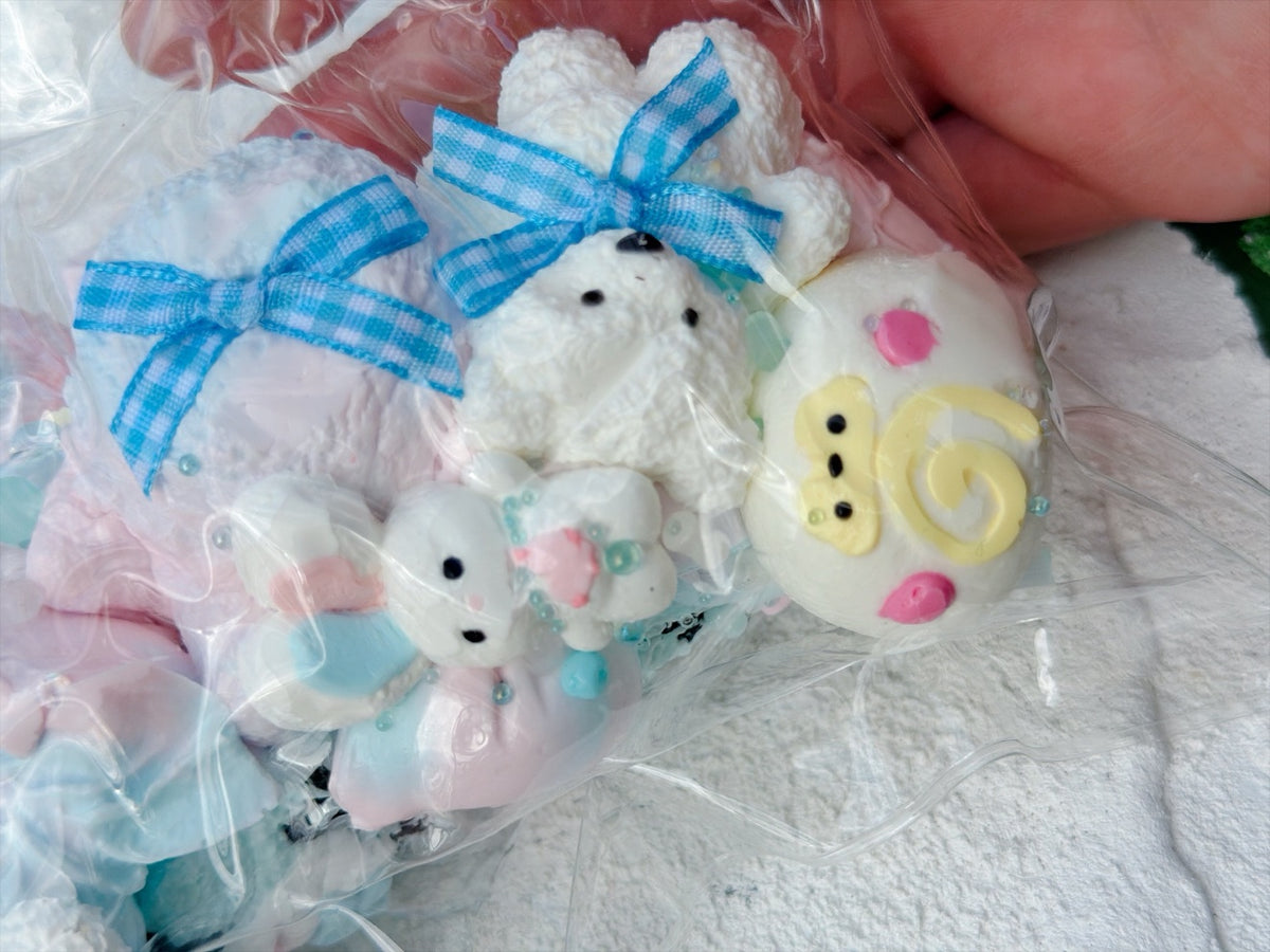 SHADUO SQUISHY Wonder Village Collector's Edition Bunny & Bear Squishy Set - real product photo, characters close-up