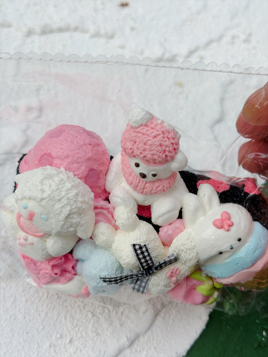 SHADUO SQUISHY Wonder Village Collector's Edition Winter Friends Squishy Set - real product photo, characters close-up