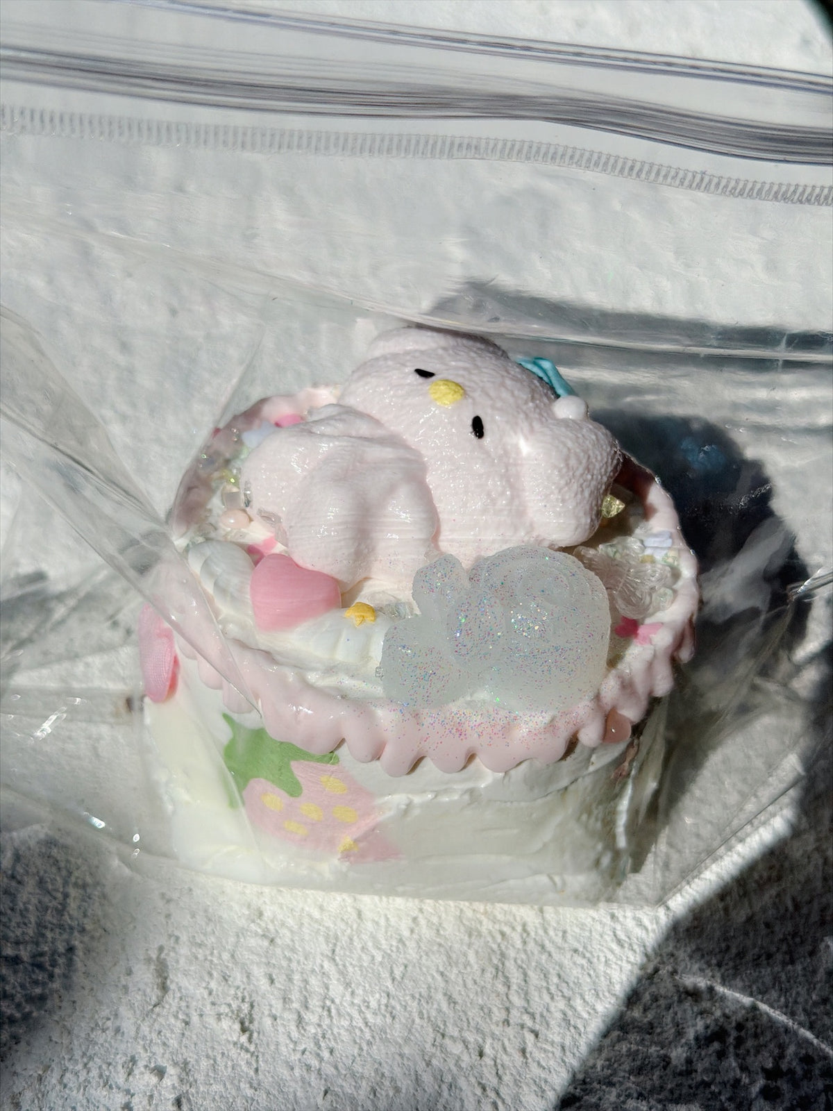 Wonder Village bunny cake squishy, real photo